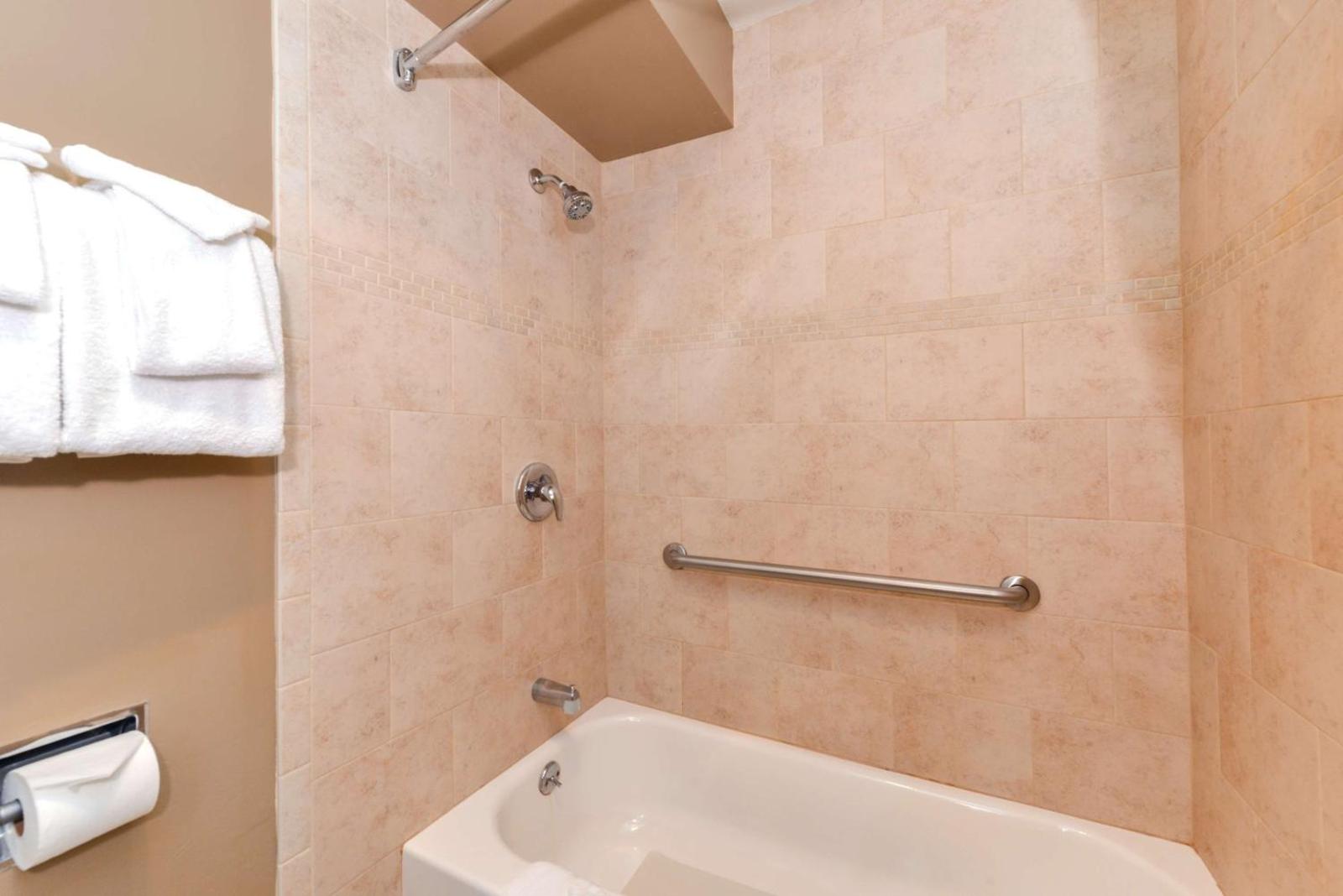 Svendsgaard's Lodge- Americas Best Value Inn & Suites Main image 1
